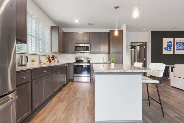 Fridge, microwave, oven, stovetop - Luxe King 2 Bedroom Suite in North Raleigh! (Raleigh)