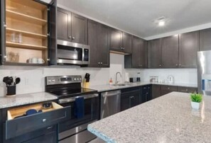 Fridge, microwave, oven, stovetop - Luxe King 2 Bedroom Suite in North Raleigh! (Raleigh)