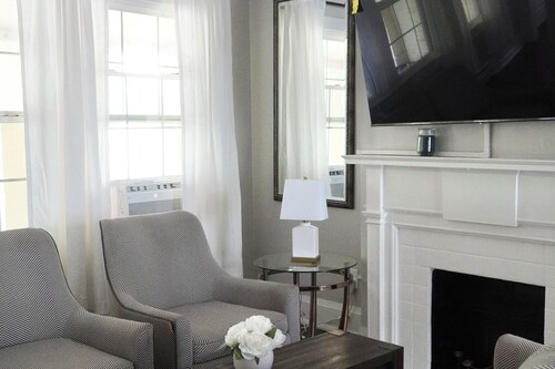 River walk suite in lovely Dayton