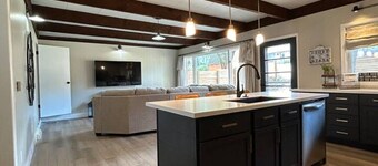 Bearcat BNB Next to Campus