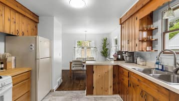 Frigorífic, microones, forn i placa de cuina