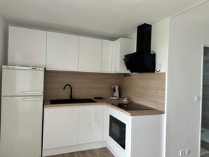 Micro-ondes, four, plaque de cuisson