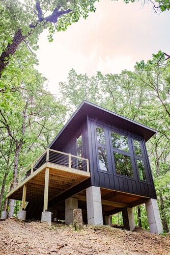 Treehouse/ Hottub/ Firepit-Romantic Getaway 2