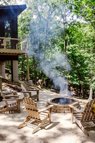 Treehouse/ Hottub/ Firepit-Romantic Getaway 2