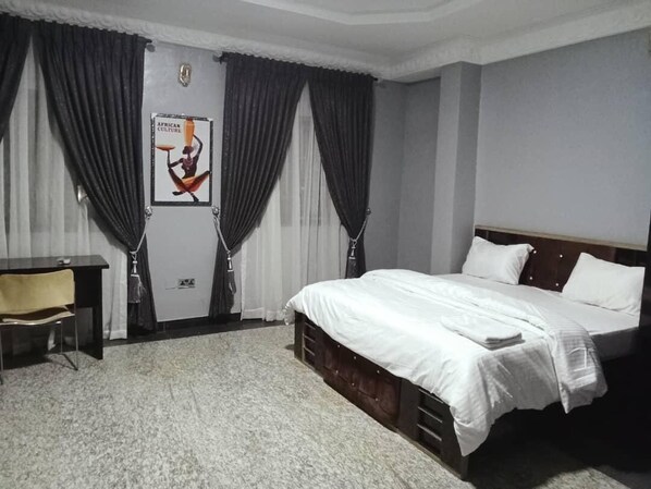 Bureau, espace de travail pour ordinateur portable