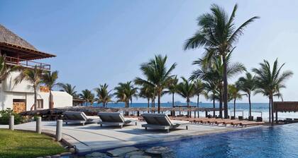 Stunning, Oceanfront Casa de Olas!