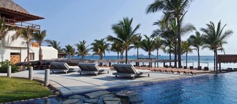 Stunning, Oceanfront Casa de Olas!