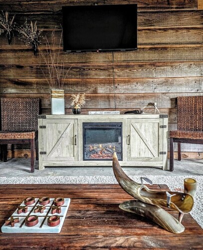 Charming Unique Cabin:
The LiTTLe House in the Inlet!