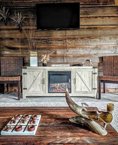 Charming Unique Cabin:
The LiTTLe House in the Inlet!