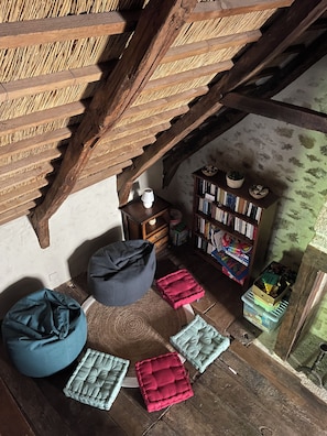 Games room - 16th century thatched house, relaxation area for adults and children (Saint-Augustin)
