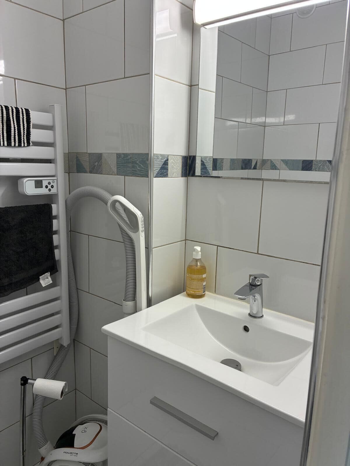 Shower, towels