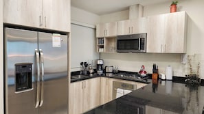 Microonde, forno, piano cottura, lavastoviglie