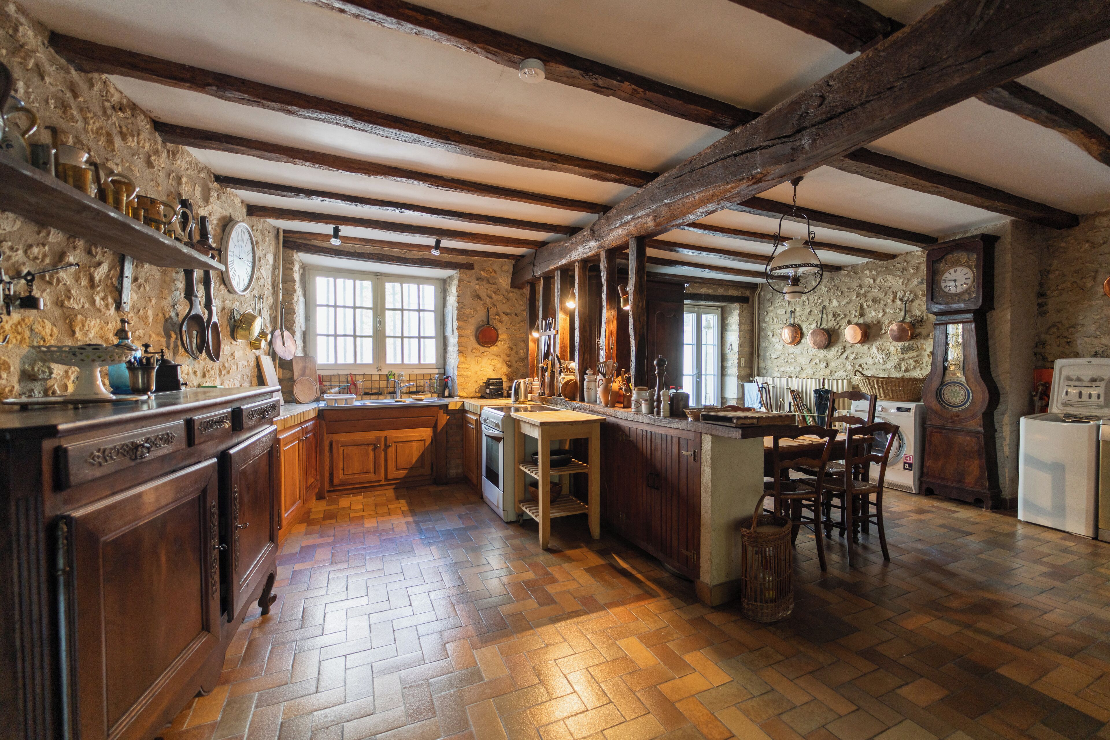 Kühlschrank, Mikrowelle, Ofen, Wasserkocher mit Kaffee-/Teezubehör
