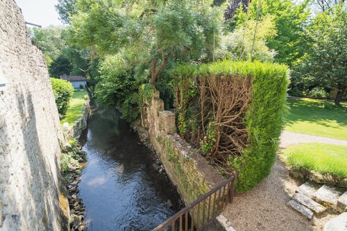 Le Moulin de Giroir: peaceful riverside setting