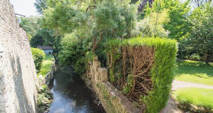 Le Moulin de Giroir: peaceful riverside setting