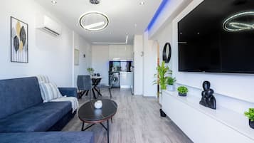 Apartment, 2 Bedrooms, Kitchen, City View | Living room