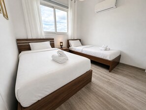 Apartamento, 2 habitaciones, cocina, vistas a la ciudad | Ropa de cama de alta calidad, tabla de planchar con plancha, wifi gratis
