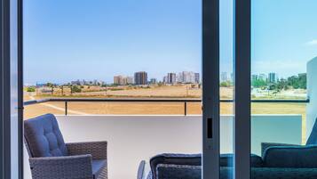 Appartement, 2 chambres, cuisine, vue ville | Balcon