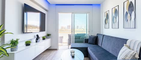 Apartment, 2 Bedrooms, Kitchen, City View | Living room