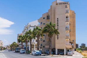 Exterior - Olympus Stylish 2-BR Apt in Larnaca (Larnaca)