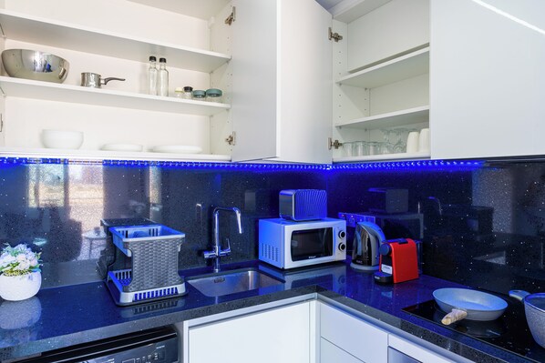Apartment, 2 Bedrooms, Kitchen, City View | Private kitchen