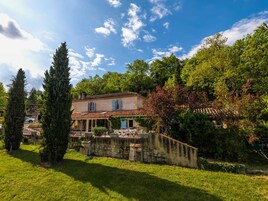 Fachada de la propiedad