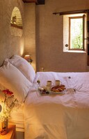 Chambre Tour | Iron/ironing board, free WiFi, bed sheets