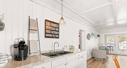 Waterfront Cabin with Firepit, Best Sunset views. 5 mins from DT Littleton