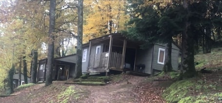 Exterior. Chalet de ALTILLAC near Beaulieu-sur-Dordogne