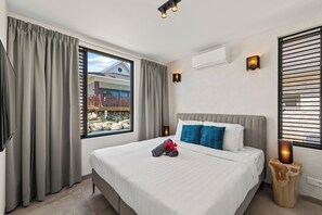 3 chambres, fer et planche à repasser, Wi-Fi, draps fournis