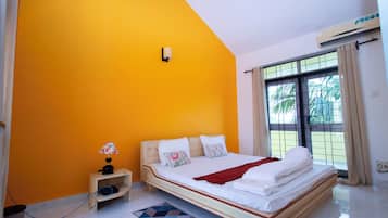 3 bedrooms, iron/ironing board, free WiFi, bed sheets