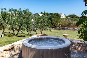 Bain à remous extérieur