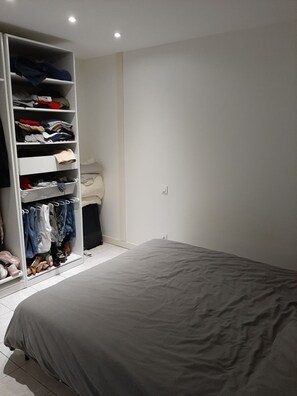 2 dormitorios, tabla de planchar con plancha, wifi y ropa de cama