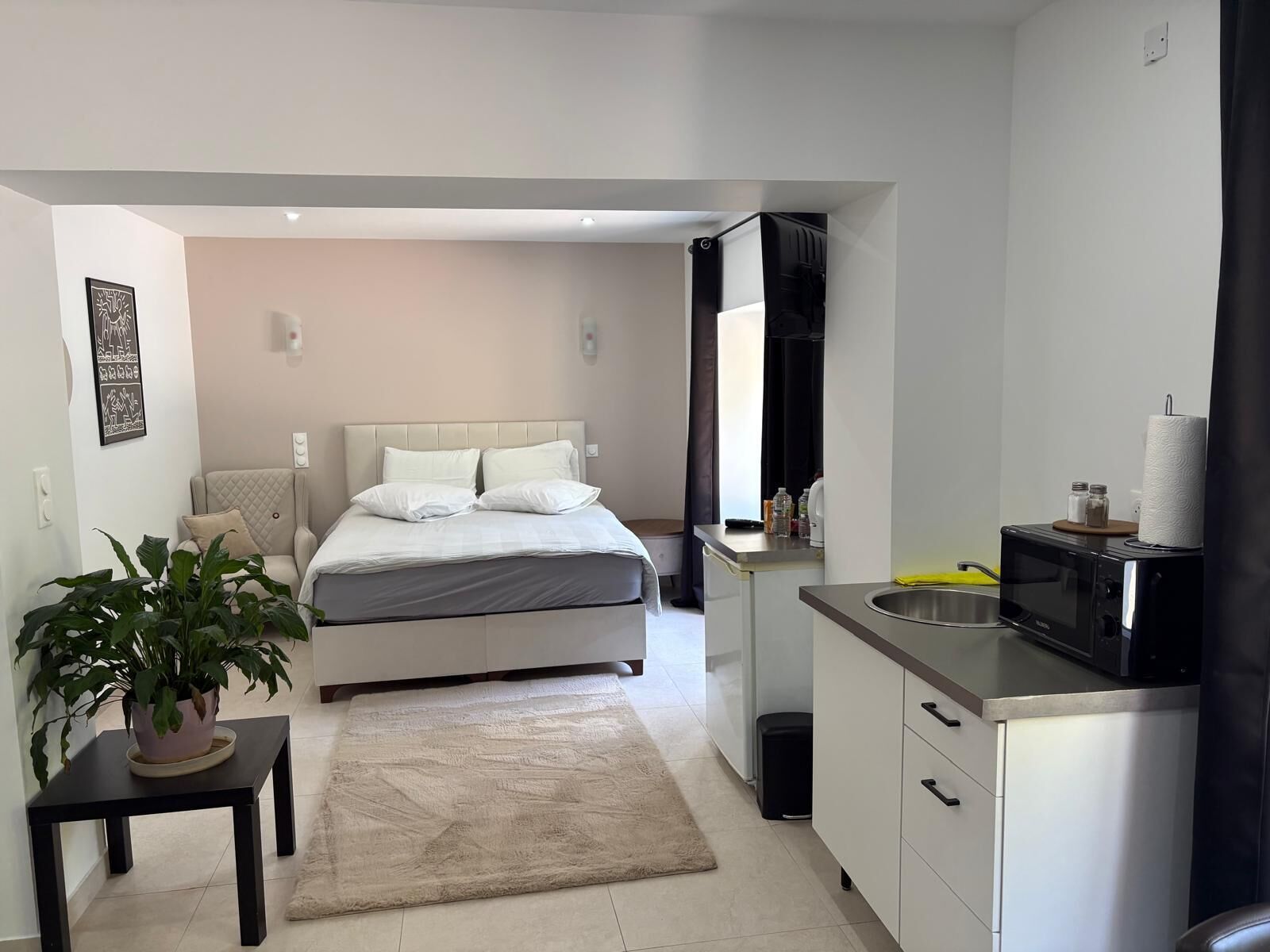 Comfort Studio Suite, Balcony, Hill View | Premium bedding, memory foam beds, desk, laptop workspace