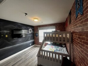 5 bedrooms, iron/ironing board, travel cot, free WiFi