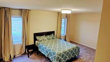 5 habitaciones, tabla de planchar con plancha y cuna de viaje