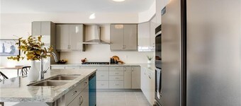 Luxury 5BD 4BR Sleep 12 - Large Groups, Family, Events , Wedding near Brantford