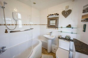 Bathroom - Ty Gaseg, Solva - Two Bedroom Cottage, Sleeps 4 (Solva)