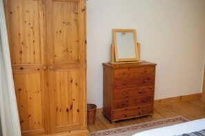 4 bedrooms, free WiFi, bed sheets