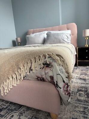 2 dormitorios, tabla de planchar con plancha, wifi y ropa de cama