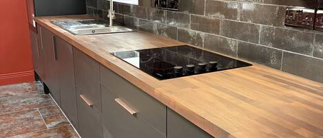 Micro-ondes, four, plaque de cuisson, lave-vaisselle