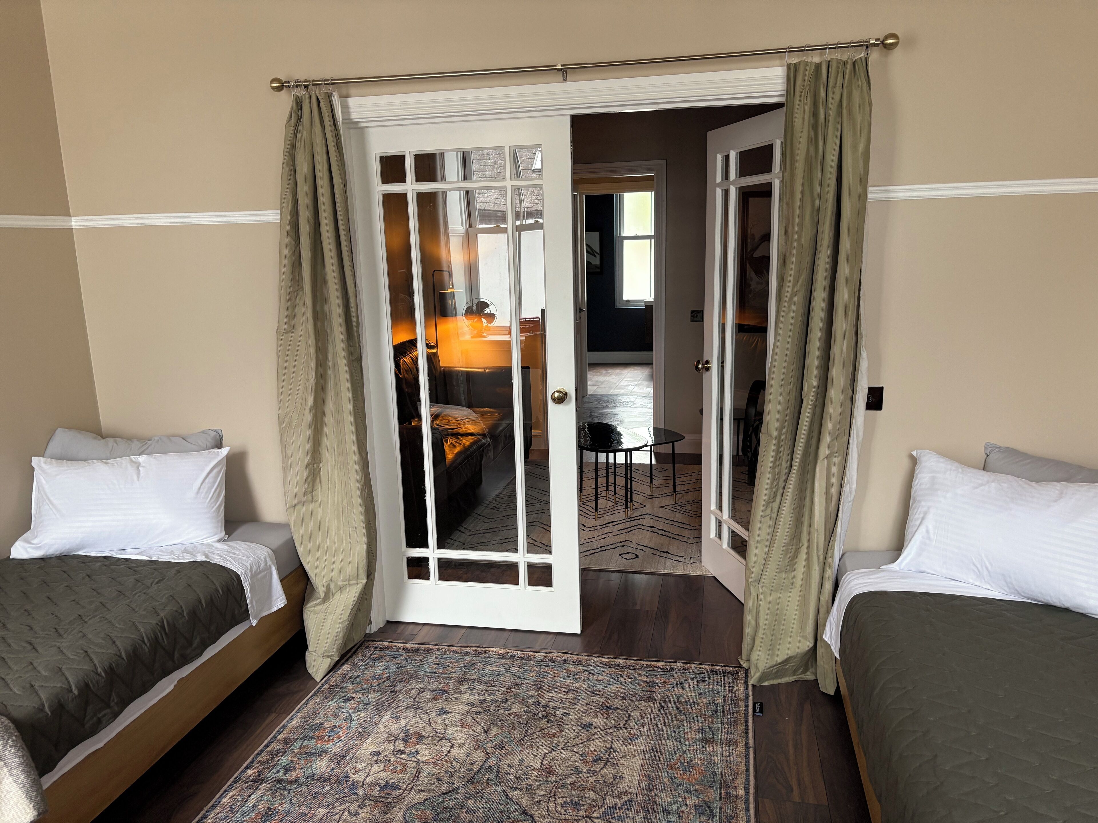 6 bedrooms, iron/ironing board, WiFi, bed sheets