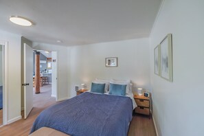 3 Schlafzimmer, Schreibtisch, Bügeleisen/Bügelbrett, kostenloses WLAN