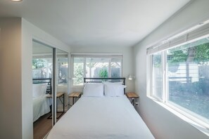 3 habitaciones, escritorio, tabla de planchar con plancha y wifi gratis 