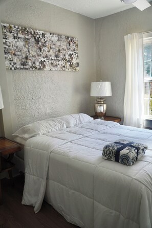 Iron/ironing board, WiFi, bed sheets