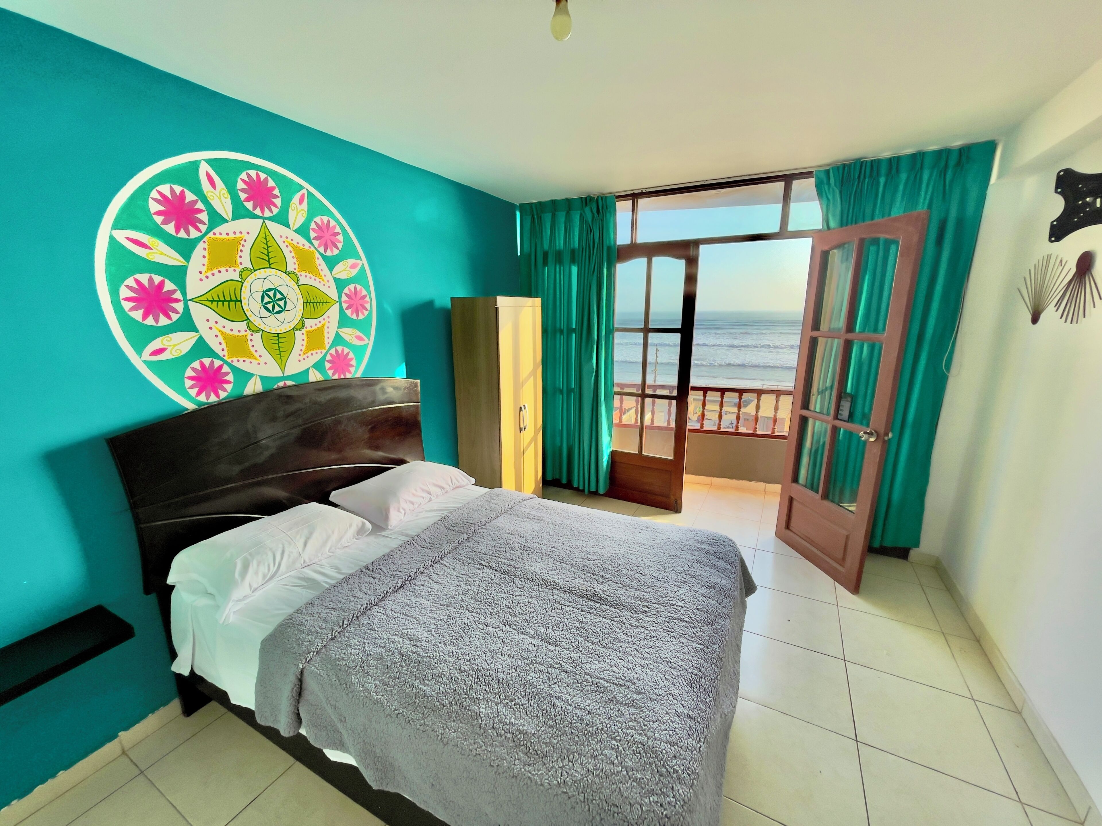 9 bedrooms, WiFi, bed sheets