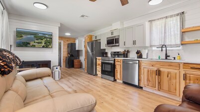 Diva & Poodle's Lake Getaway - 3BD, 2BA home in Eufaula w/Com Boat Launch & Pool