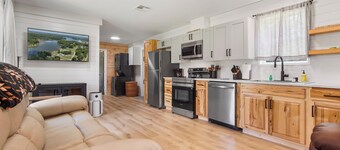 Diva & Poodle's Lake Getaway - 3BD, 2BA home in Eufaula w/Com Boat Launch & Pool