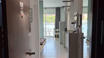 Studio, akses difabel, Boleh Merokok | Interior