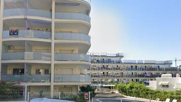 Studio, useita makuuhuoneita, esteetön, tupakointi sallittu | Ulkopuoli